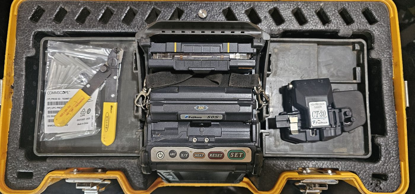 Fujikura 80S with CT-30 cleaver and consumables