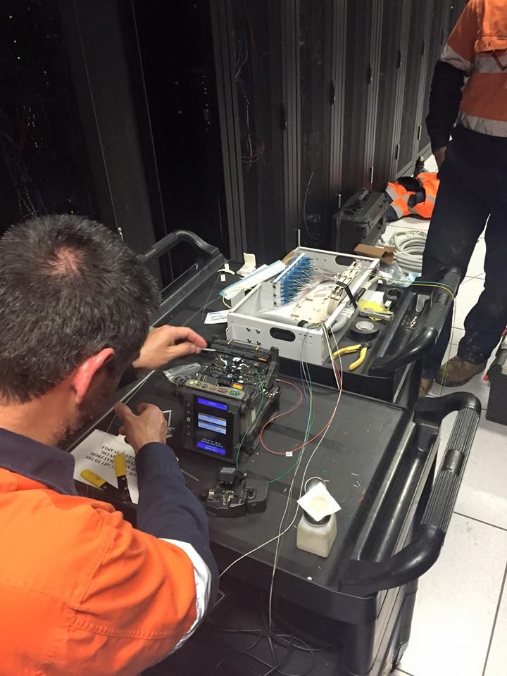 Interlink splicing fibre in a data-centre comms room